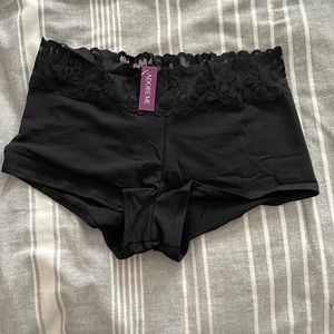Adore Me boyshorts in black NTW